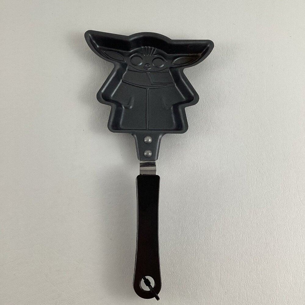 Star Wars The Mandalorian Grogu Pancake Skillet Baby Yoda 2021 Frankford Candy
